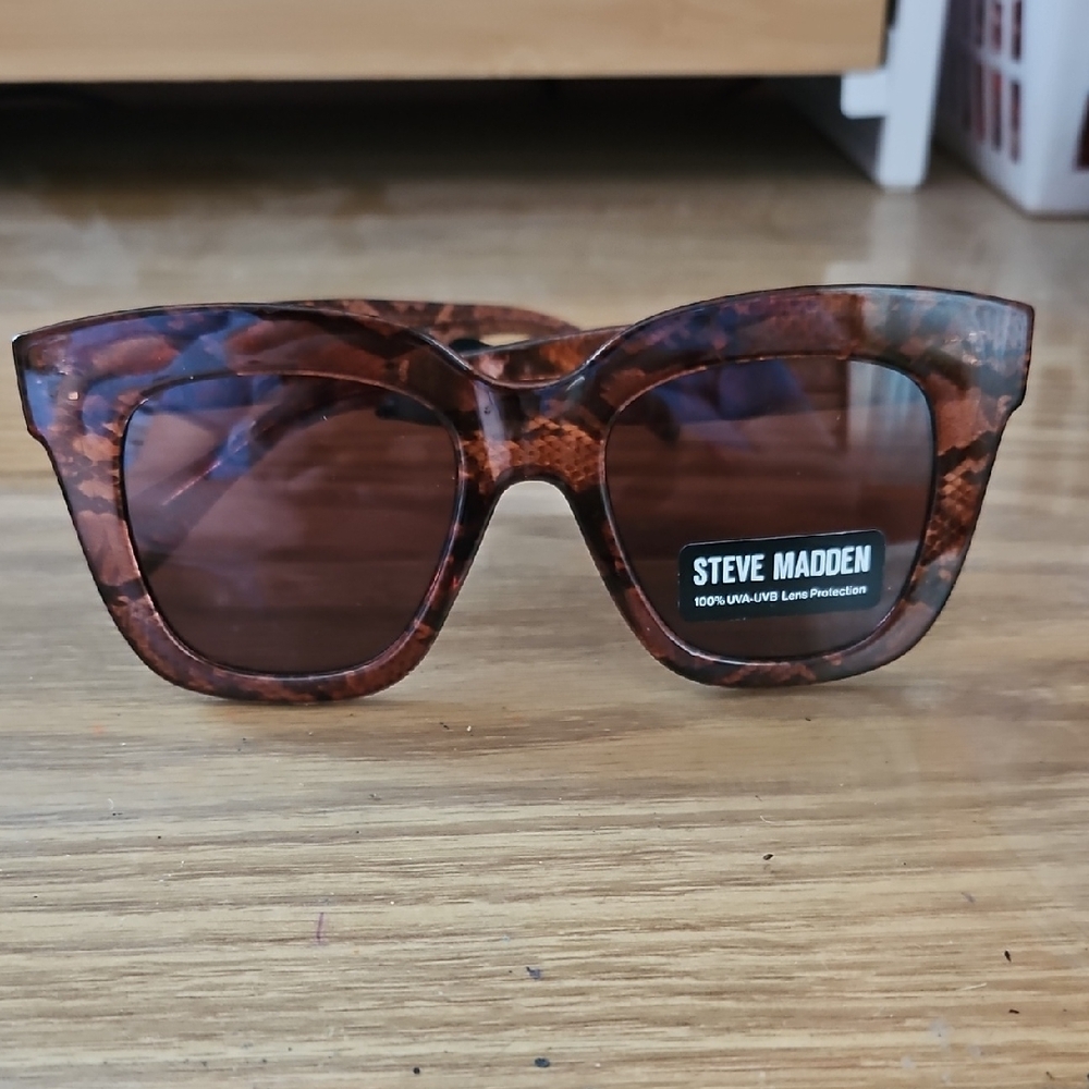NWT Steve Madden Sunglasses
